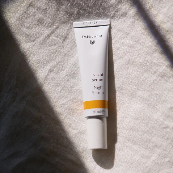 Dr. Hauschka Night Serum regenerujące serum do twarzy na noc 20 ml